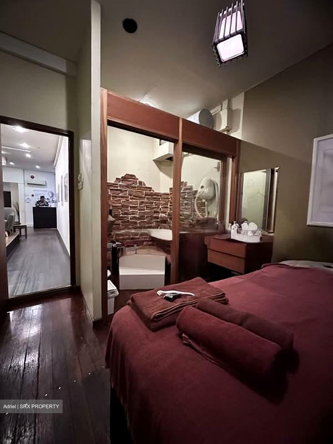 Temple Street (D1), Office #546954571
